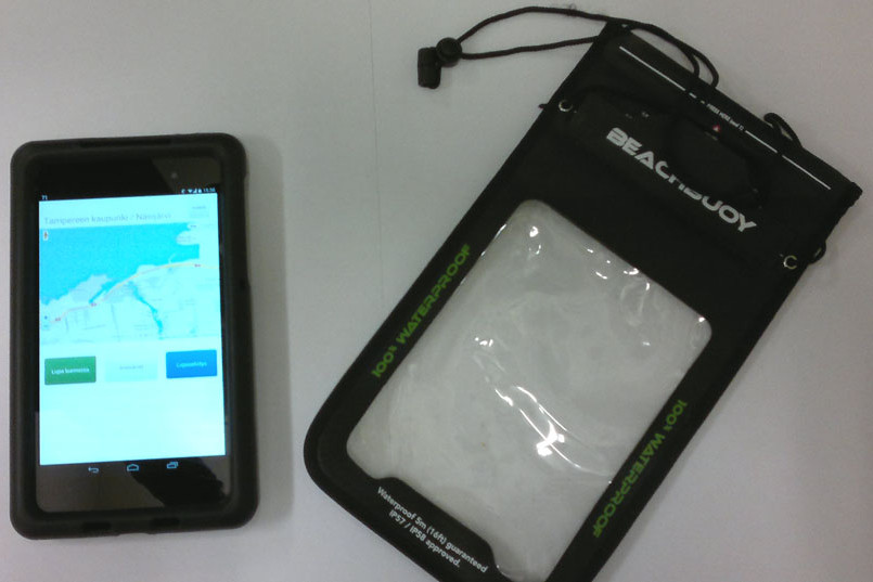 Sadekeli ei haittaa, valvontaohjelmaa voi käyttää tabletilla vesitiiviissä suojapussissa.
